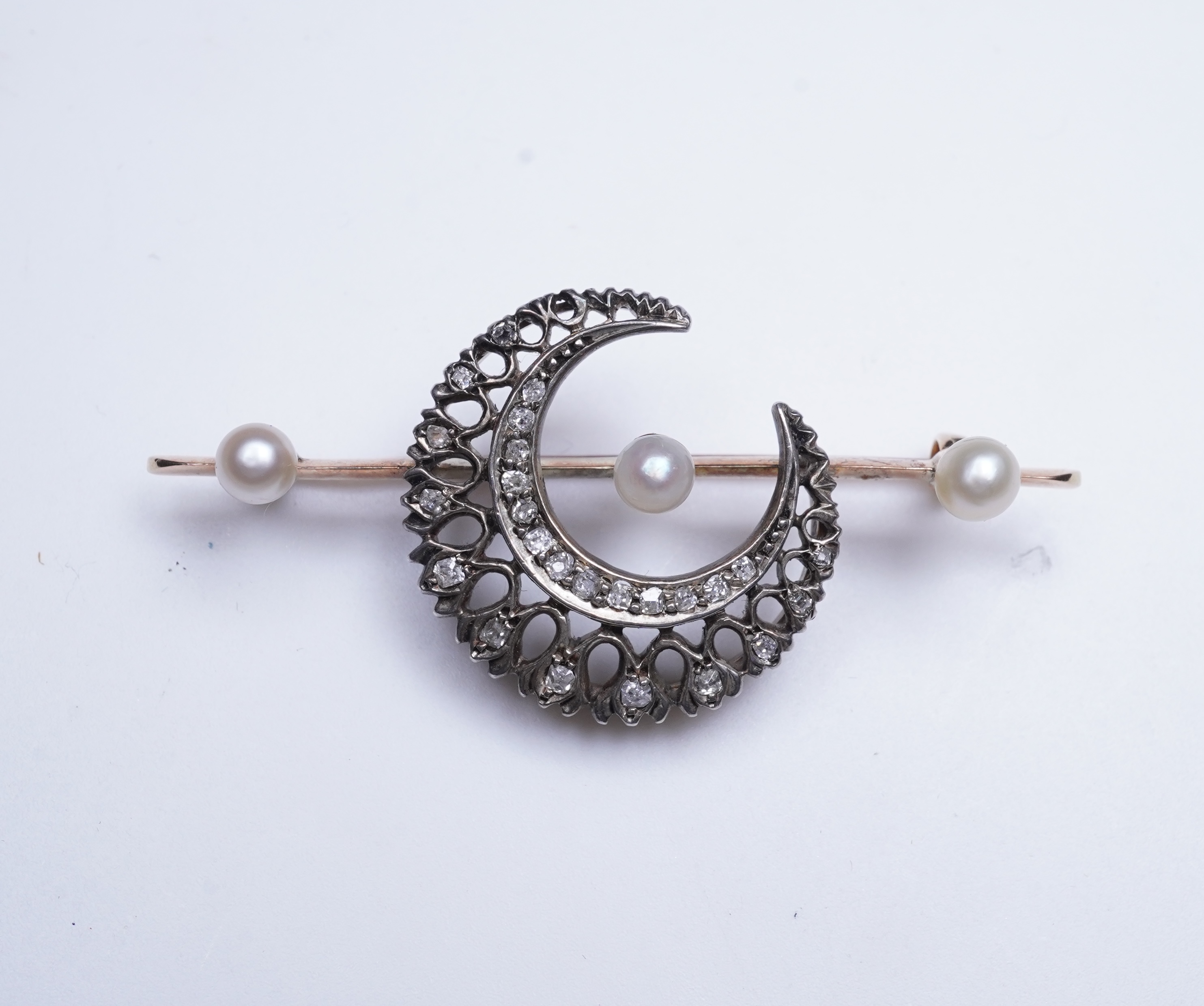 An Edwardian pearl and diamond brooch, early 20th century